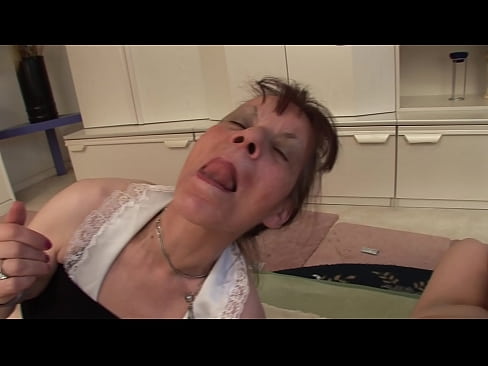 ❤️ Bi amona eta aitona batek hirukotea dute ☑ Pornografia gugan ❤