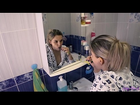 ❤️ Pijamaz jantzitako gazteekin ahozko esperma amaitzen da ipurdian - Letty Black ☑ Pornografia gugan ❤