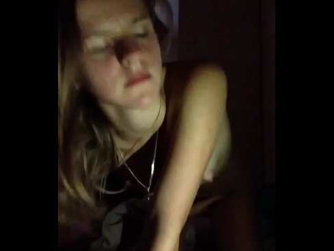❤️ Neska bat masturbatzen da eta cums ☑ Pornografia gugan ❤